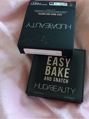 New HUDA BEAUTY Easy Bake and Snatch Face Powder Cherry Blossom Cake ultra fair